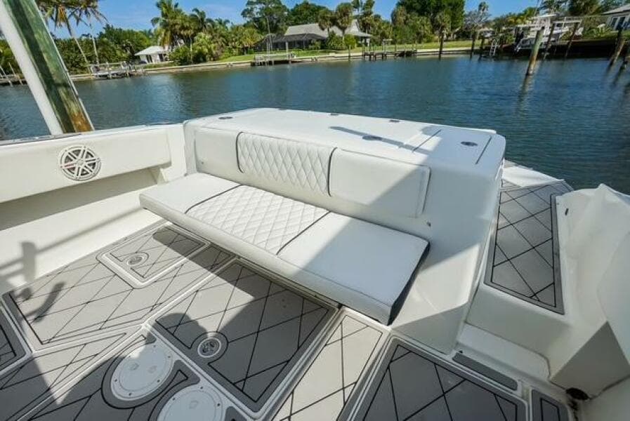 2007 Spectre 37 Center Console