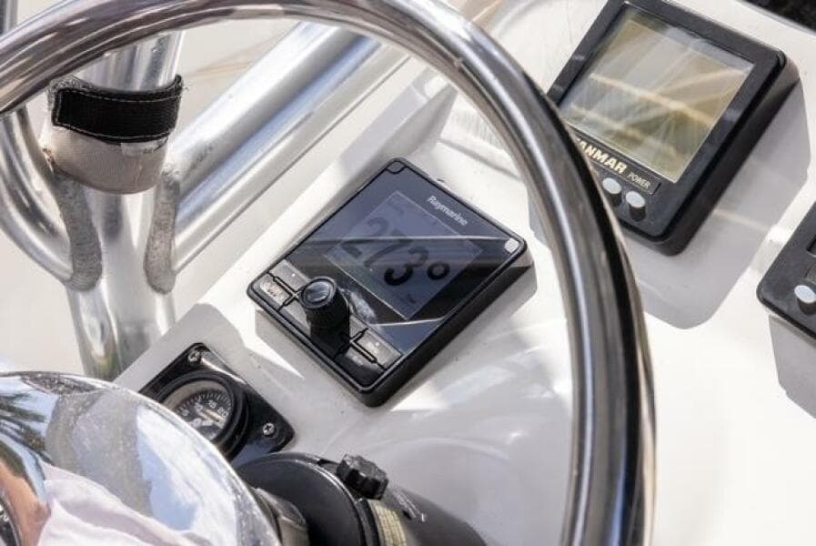 2007 Spectre 37 Center Console