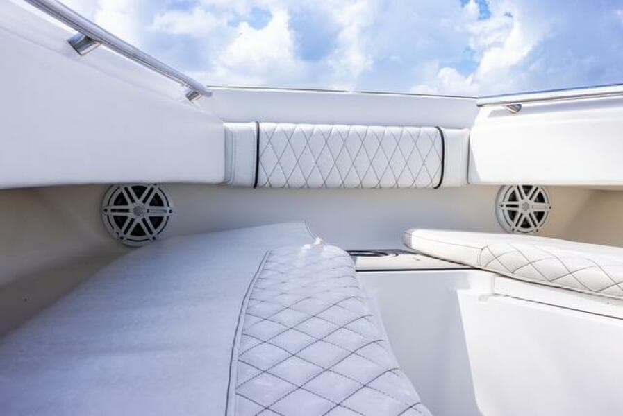 2007 Spectre 37 Center Console