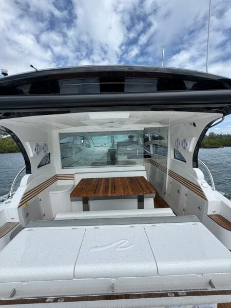 2025 Real 40 HT Luxury 
