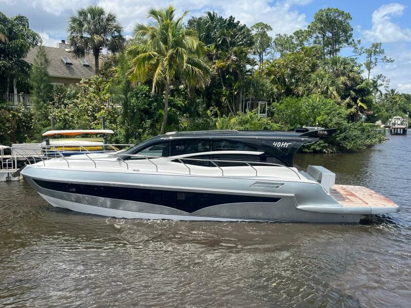 2025 Real 40 HT Luxury 