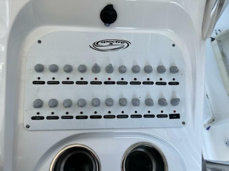 2008 Spectre 34 Center Console