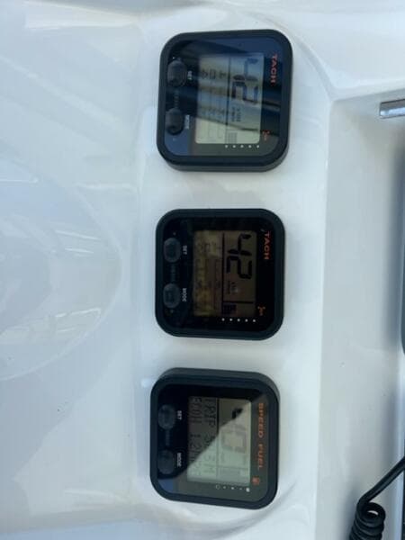 2008 Spectre 34 Center Console
