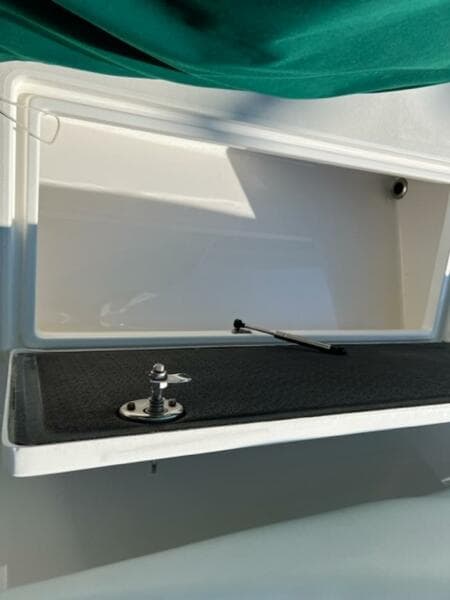 2008 Spectre 34 Center Console