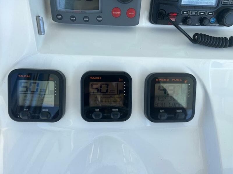 2008 Spectre 34 Center Console