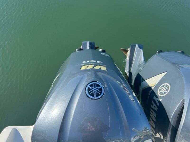 2008 Spectre 34 Center Console