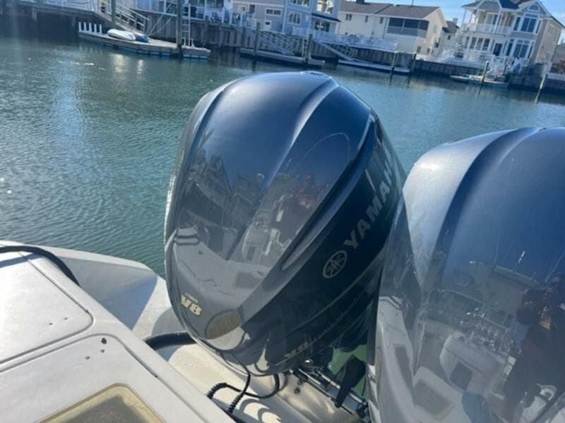 2008 Spectre 34 Center Console