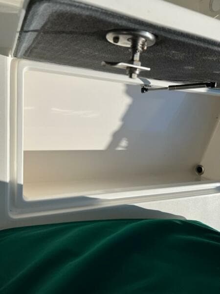 2008 Spectre 34 Center Console
