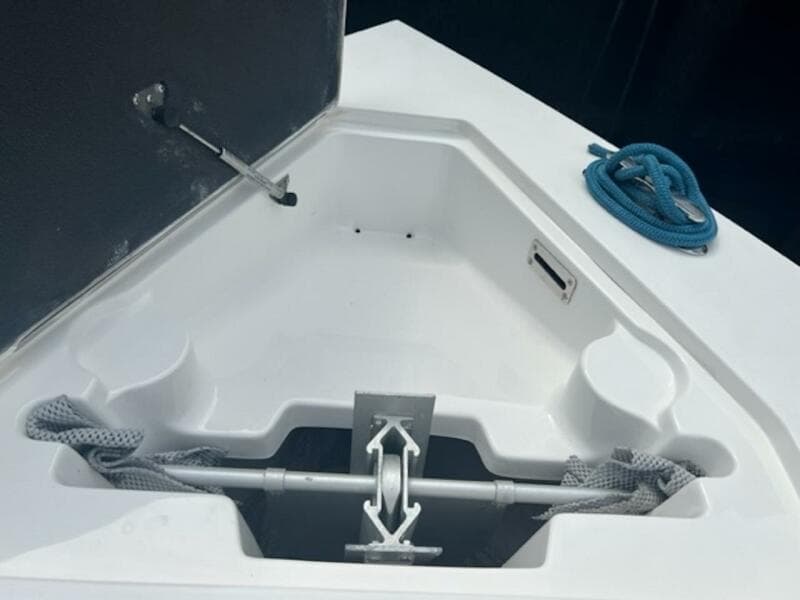 2008 Spectre 34 Center Console