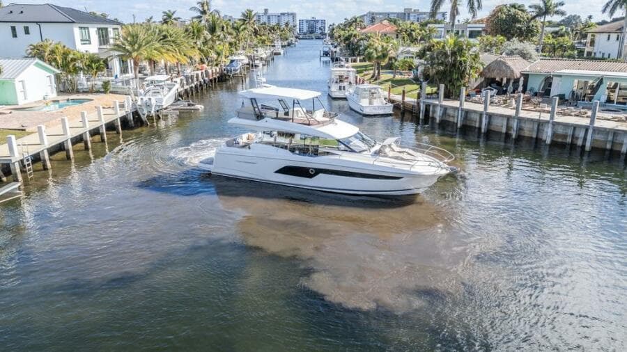2021 Prestige 520 Flybridge