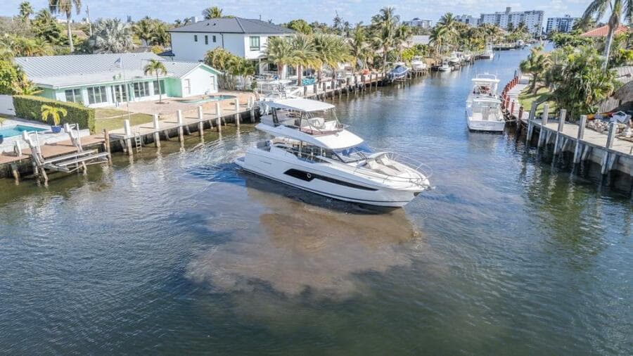2021 Prestige 520 Flybridge