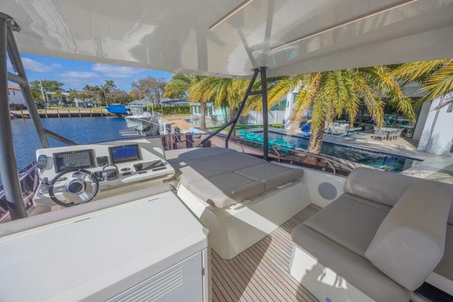 2021 Prestige 520 Flybridge