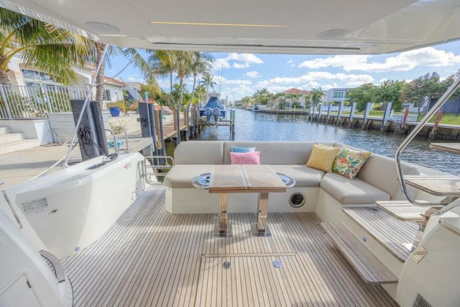 2021 Prestige 520 Flybridge