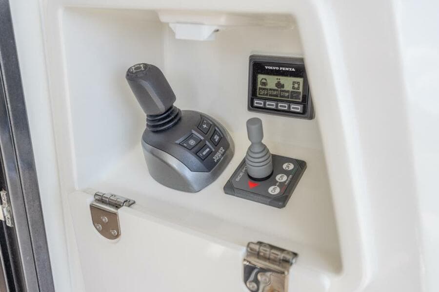 2021 Prestige 520 Flybridge