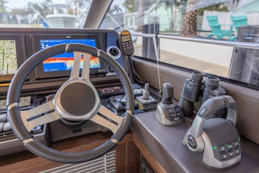 2021 Prestige 520 Flybridge