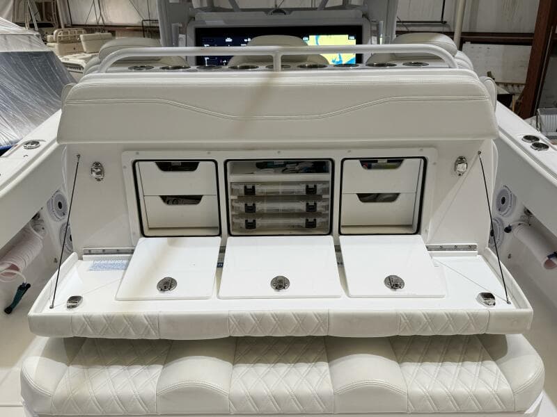 2022 Invincible 39 Open Fisherman Leaning Post Tackle Station Open