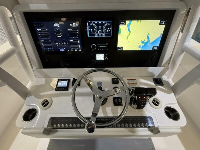 2022 Invincible 39 Open Fisherman Dash w/ Electronics On