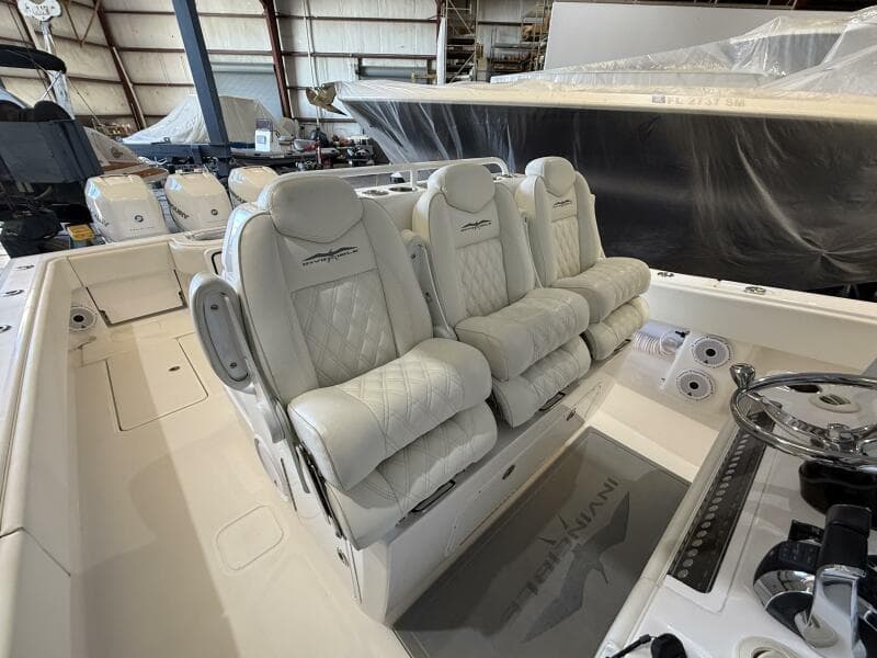 2022 Invincible 39 Open Fisherman Helm Chairs