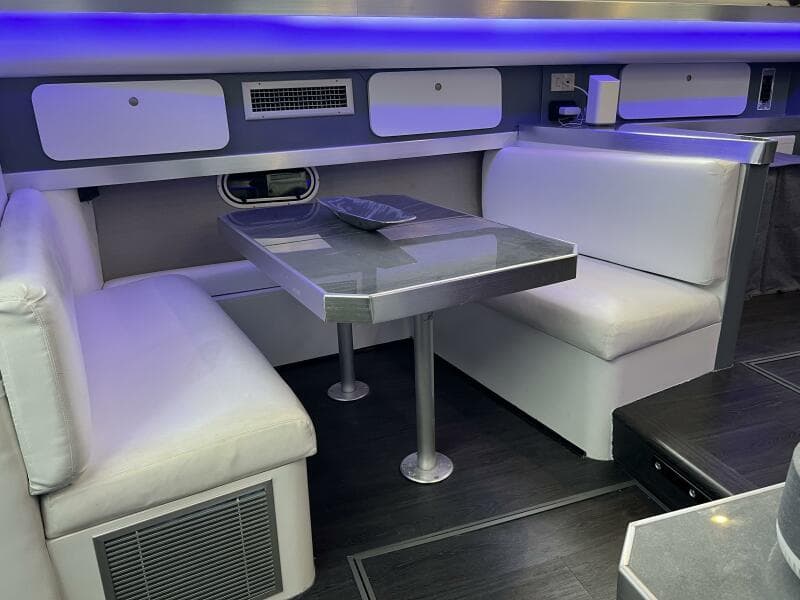 1996 Cruisers Yachts 3650 AFT CABIN