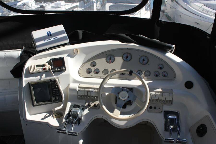 1996 Cruisers Yachts 3650 AFT CABIN