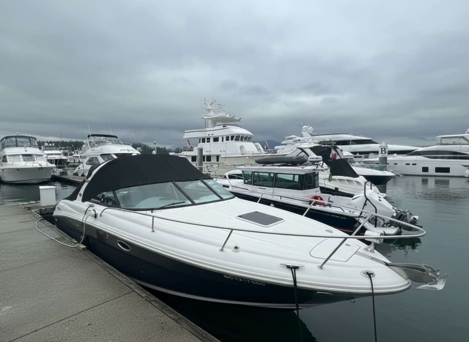 2007 Sea Ray 29SLX with cuddy cabin