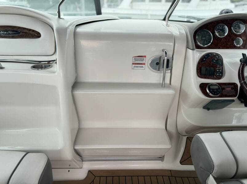 2007 Sea Ray 29SLX with cuddy cabin
