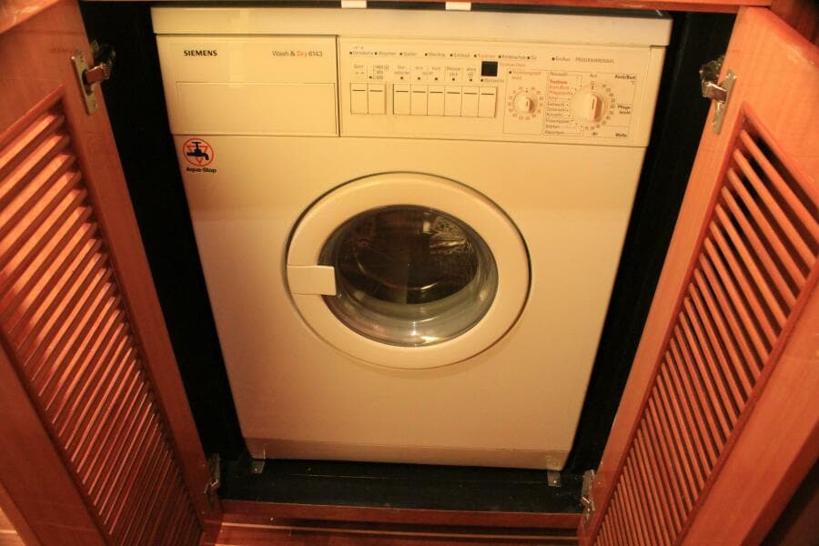 2004 Horizon P70
