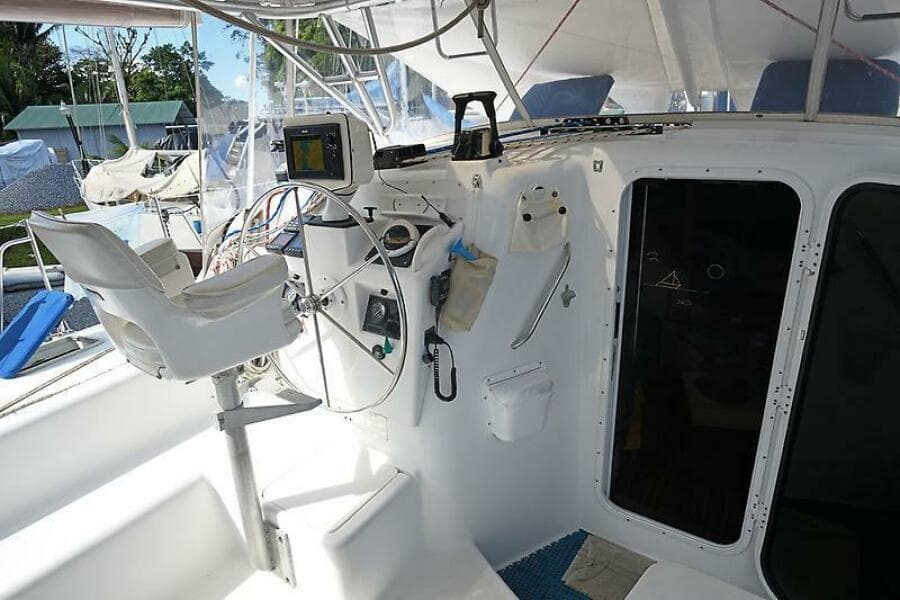 1999 Manta 42