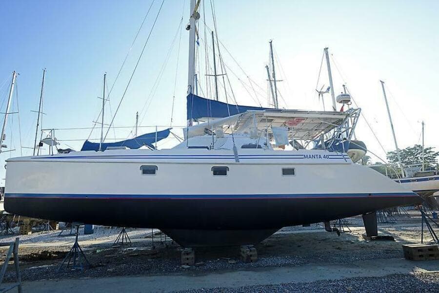 1999 Manta 42