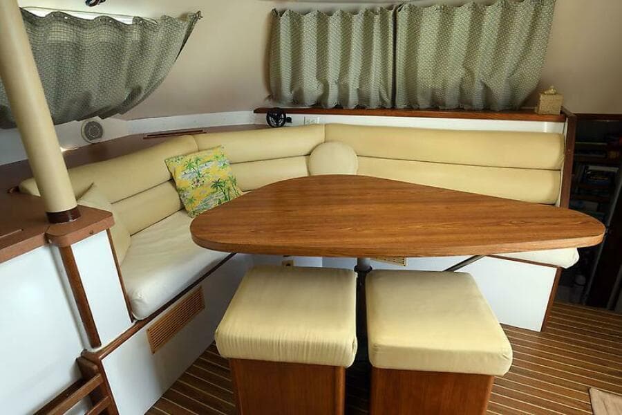 1999 Manta 42