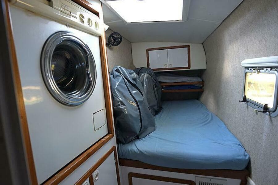 1999 Manta 42