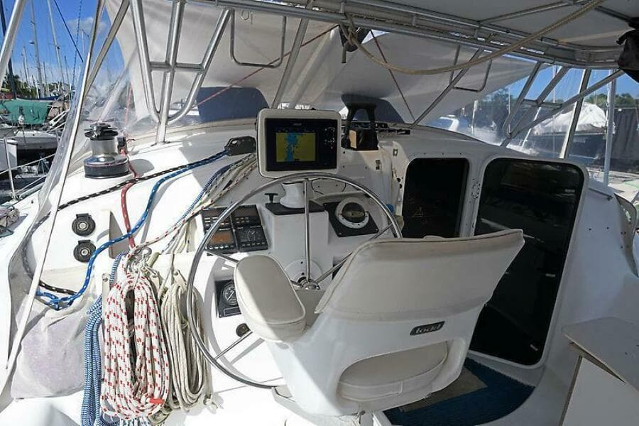 1999 Manta 42