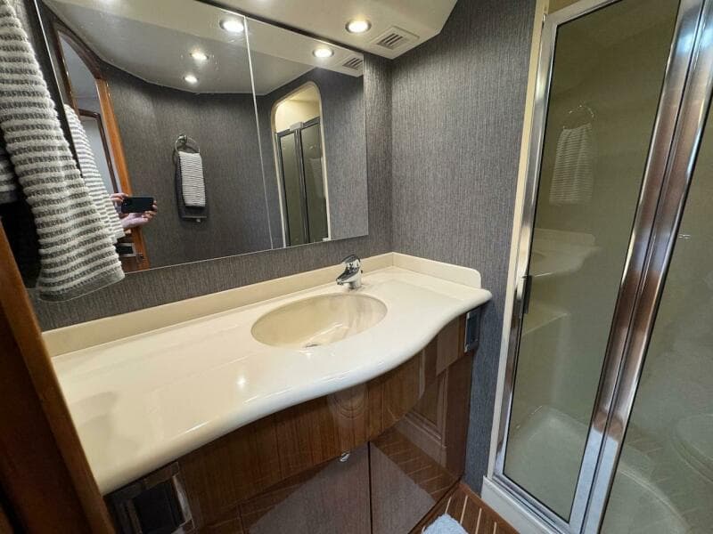 2007 Viking 52 Convertible