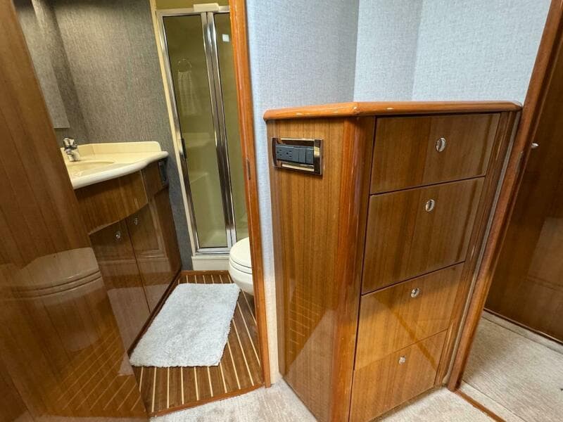 2007 Viking 52 Convertible