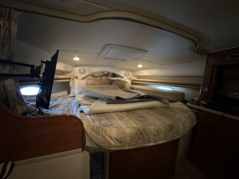 2002 Rinker 342 Fiesta Vee