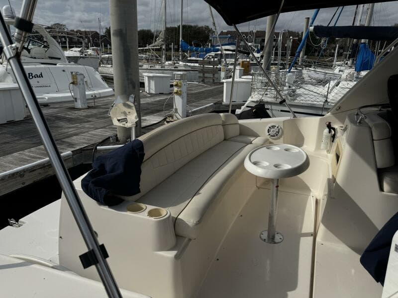 2002 Rinker 342 Fiesta Vee