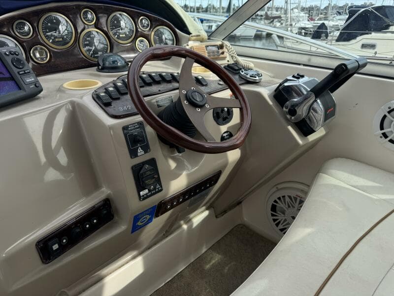 2002 Rinker 342 Fiesta Vee