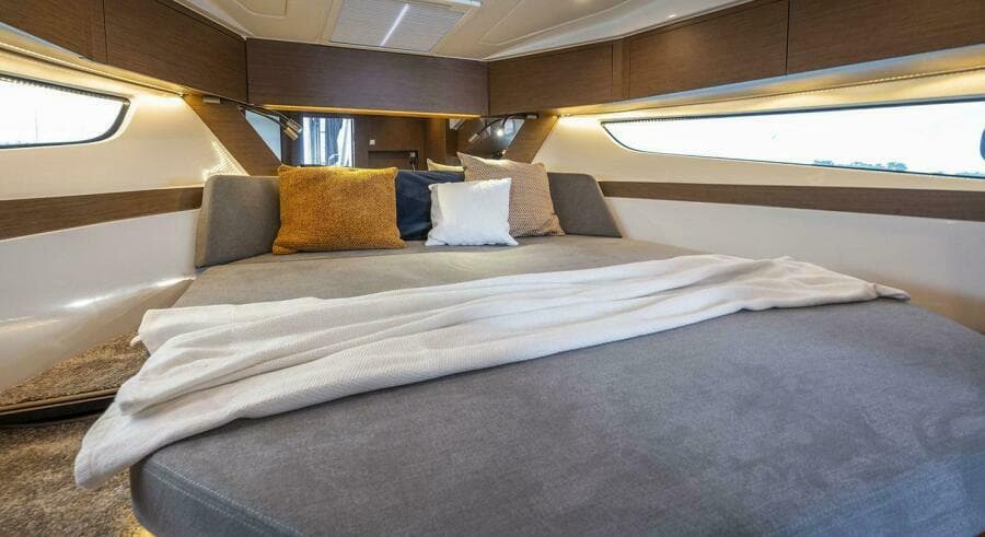 2027 Beneteau Antares 11 Fly