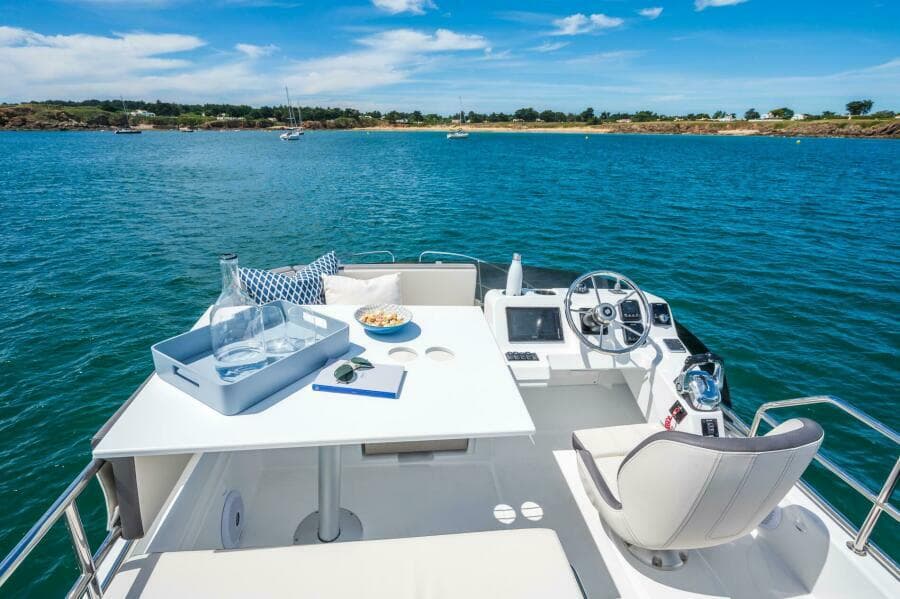 2027 Beneteau Antares 11 Fly
