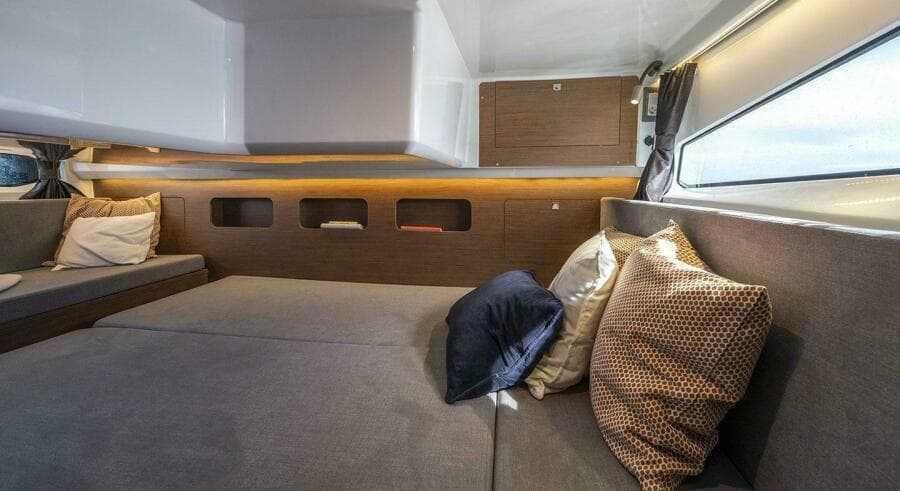 2027 Beneteau Antares 11 Fly