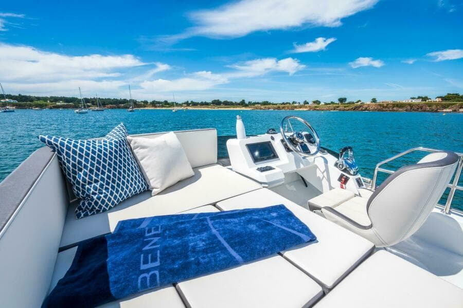 2027 Beneteau Antares 11 Fly