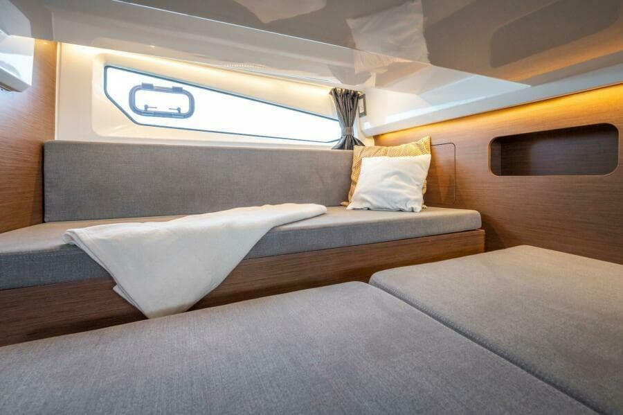 2027 Beneteau Antares 11 Fly