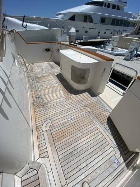 2005 Offshore Yachts 