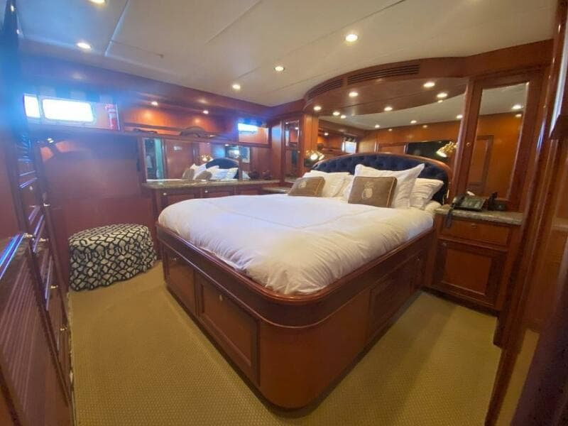 2005 Offshore Yachts 