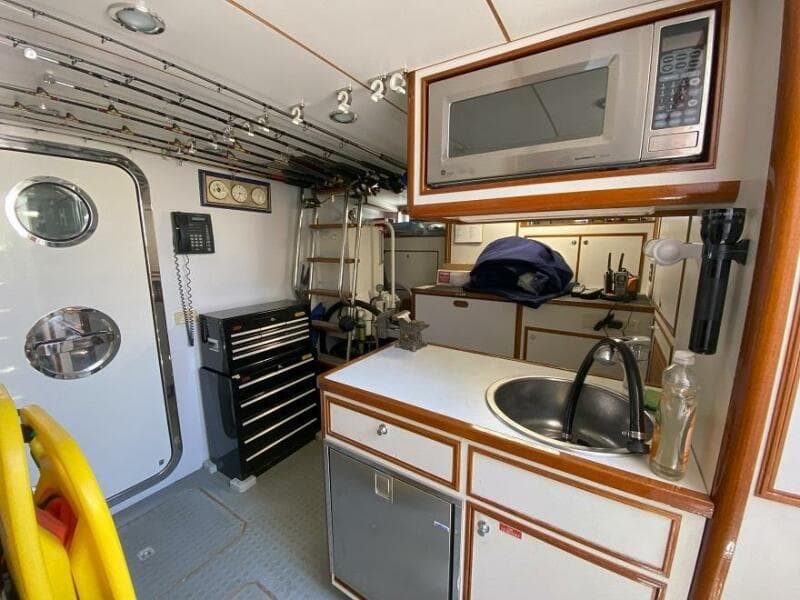 2005 Offshore Yachts 