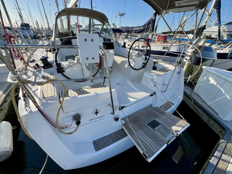 2013 Jeanneau 379