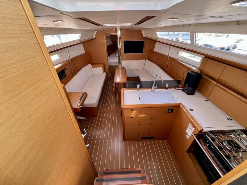 2013 Jeanneau 379