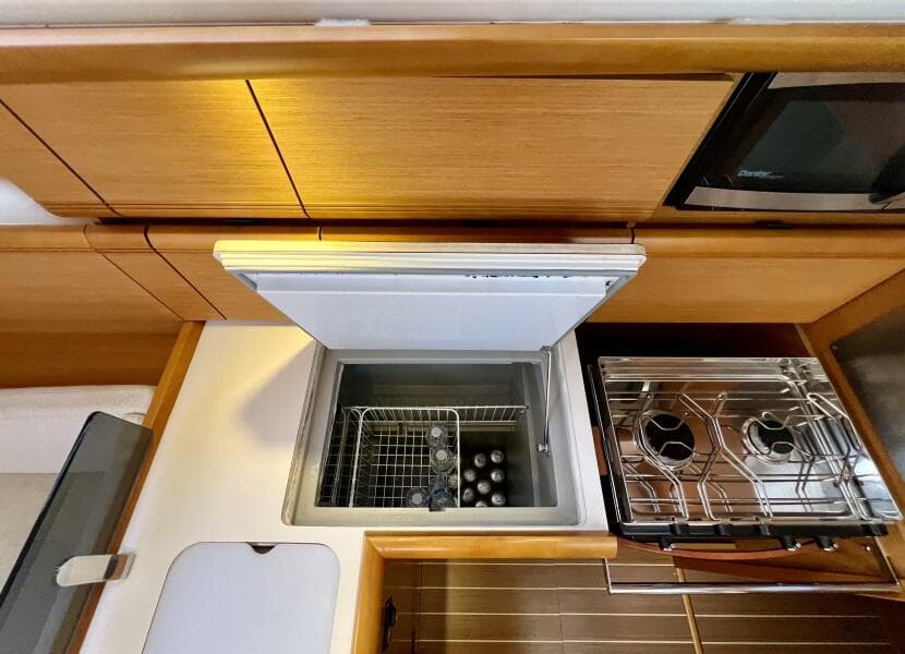 2013 Jeanneau 379