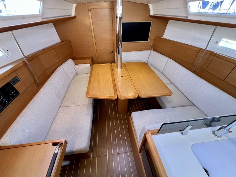 2013 Jeanneau 379
