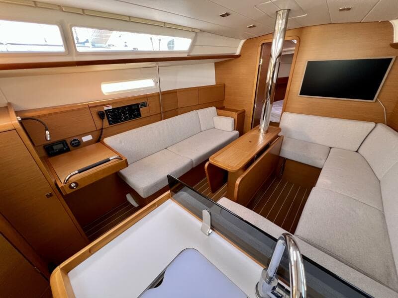 2013 Jeanneau 379